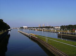 Maasbracht, stadszicht bij Julianakanaal 2007-09-22 17.10